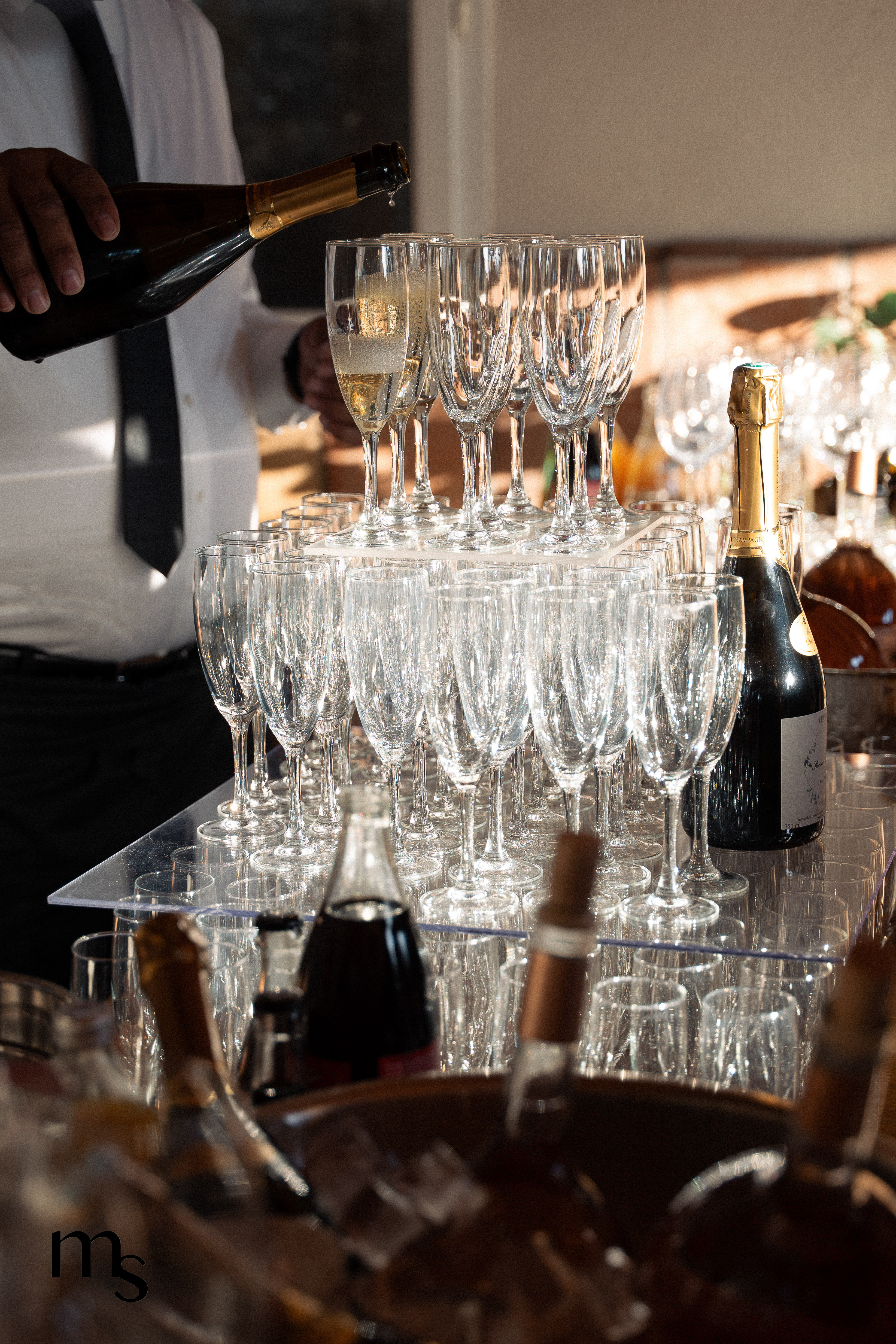 cascade de champagne au château de Roquefeuille