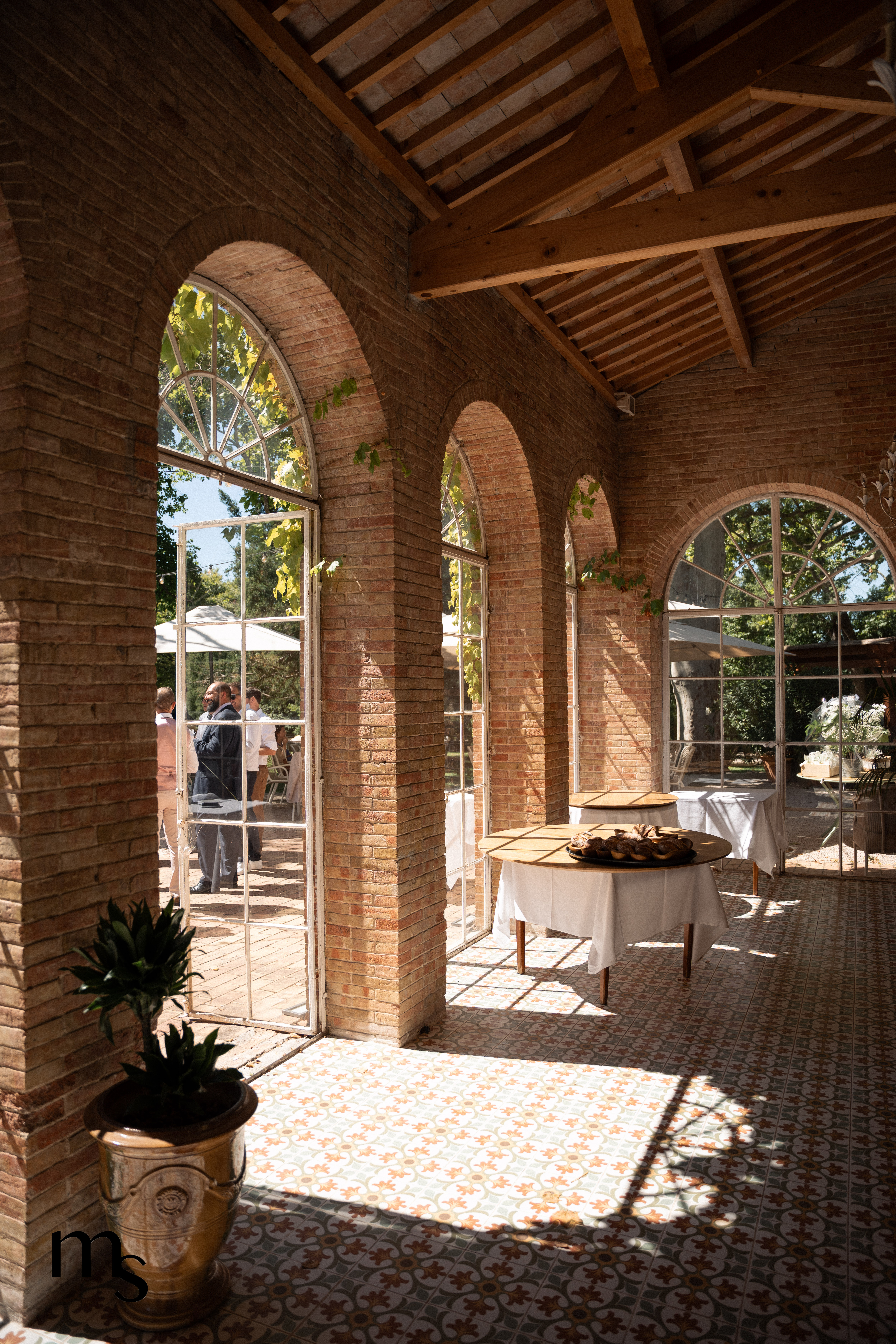 cocktail de mariage dans l'Orangerie du relais de la madeleine Mathias dandine, à Gemenos