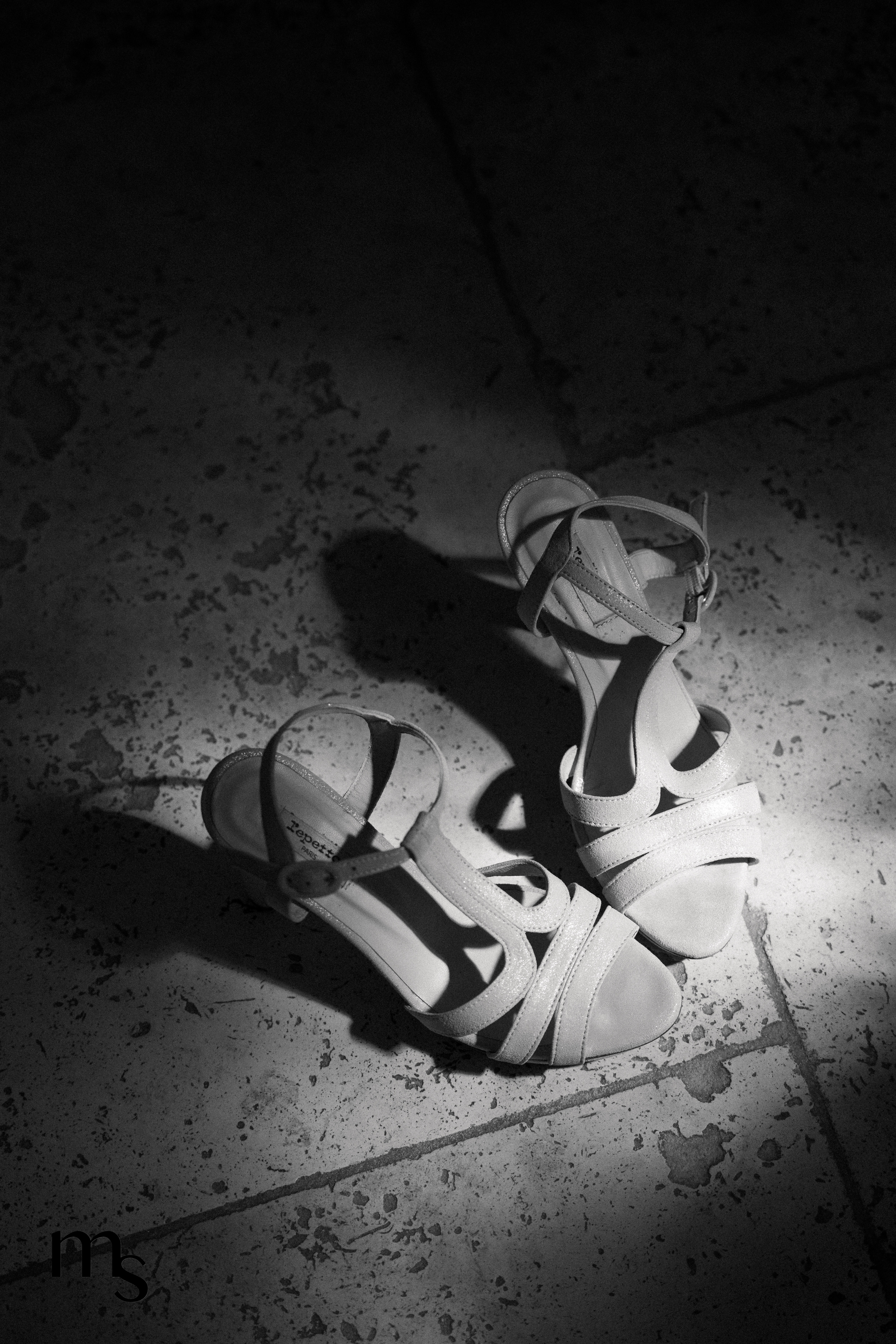 chaussures de la mariée dans un domaine provençal