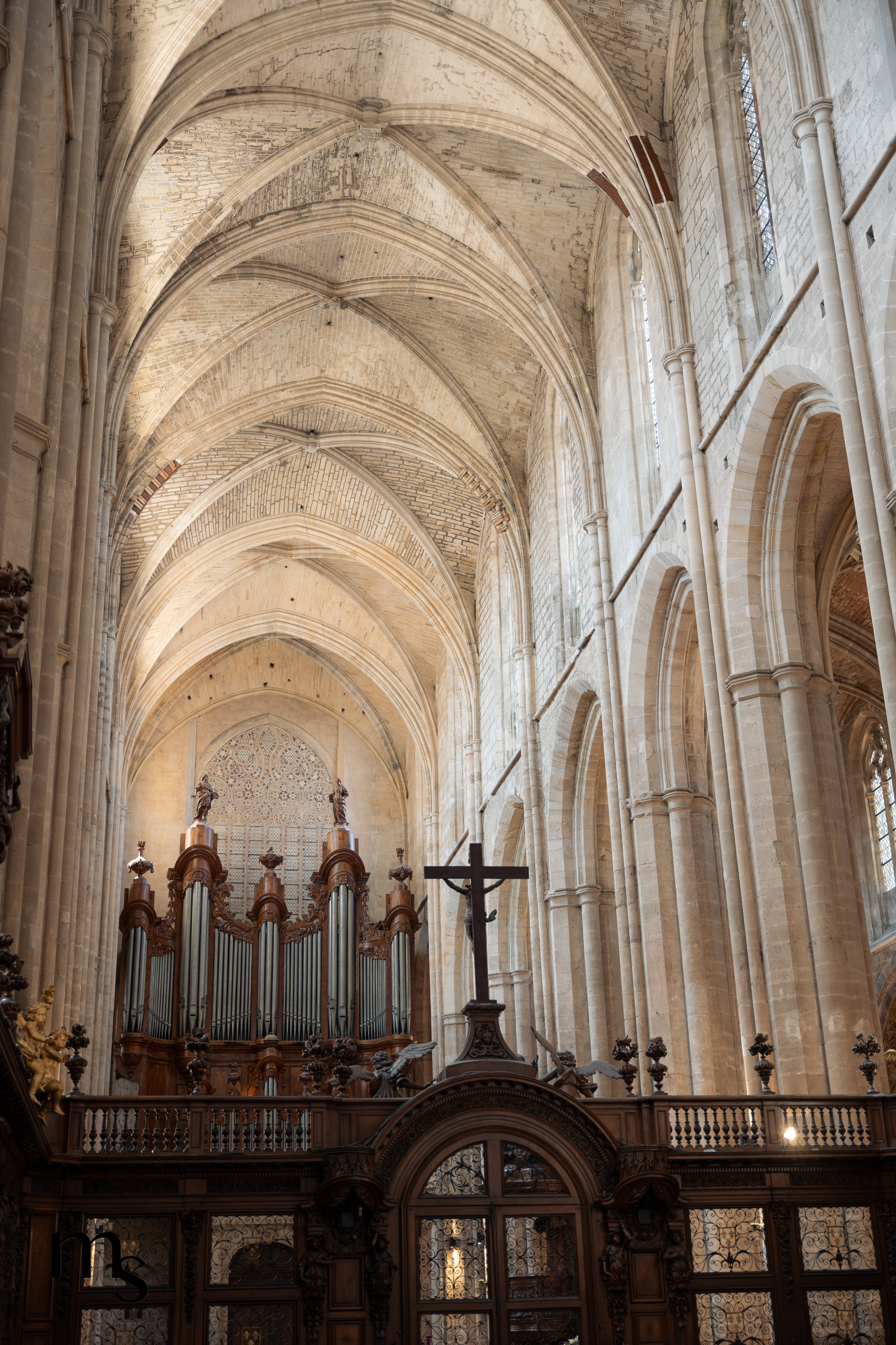 intérieur de la Basilique Sainte-Marie-Madeleine, à Saint Maximin dans le Var