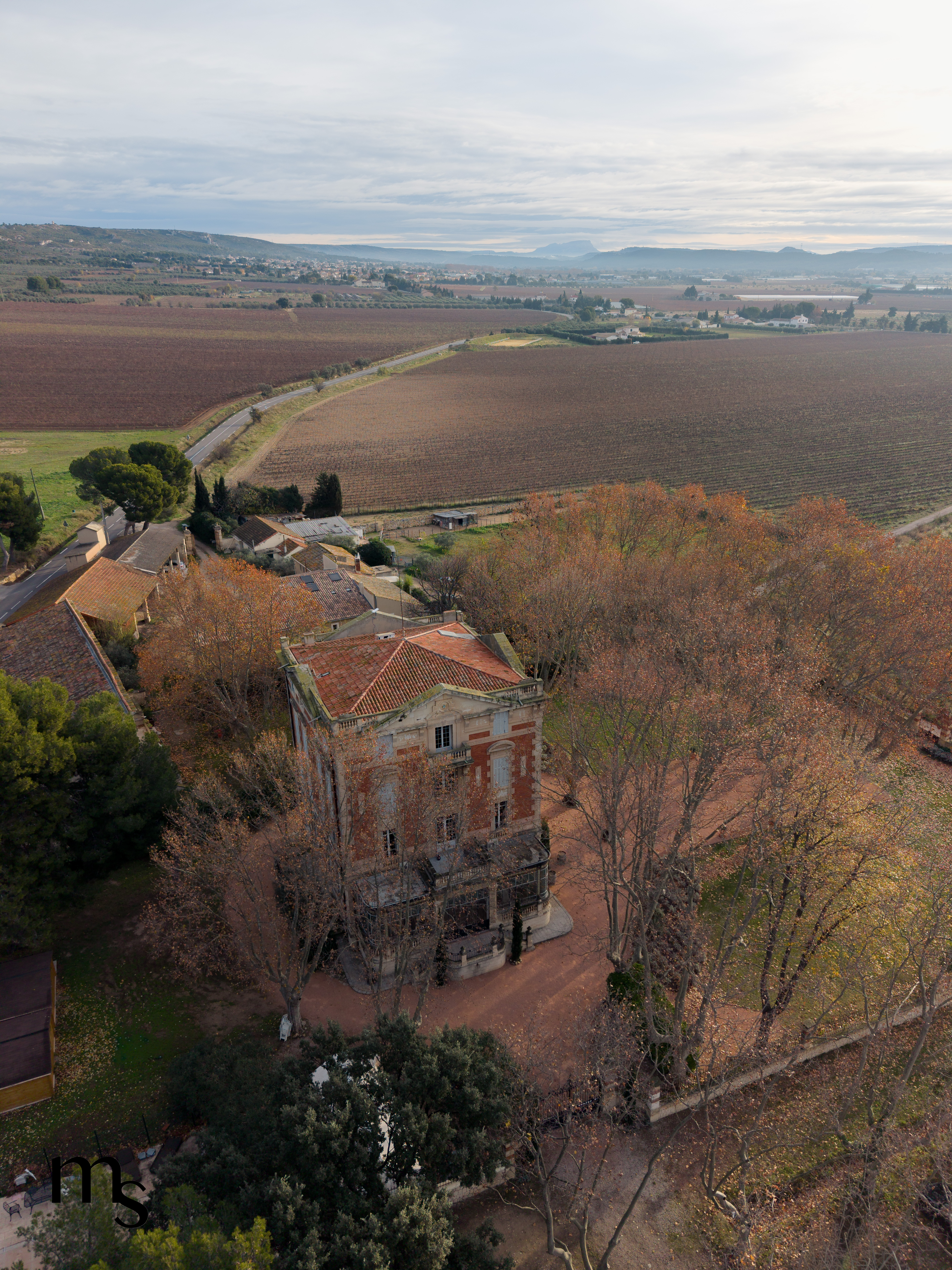vue aérienne du chateau de la Beaumetane par drone