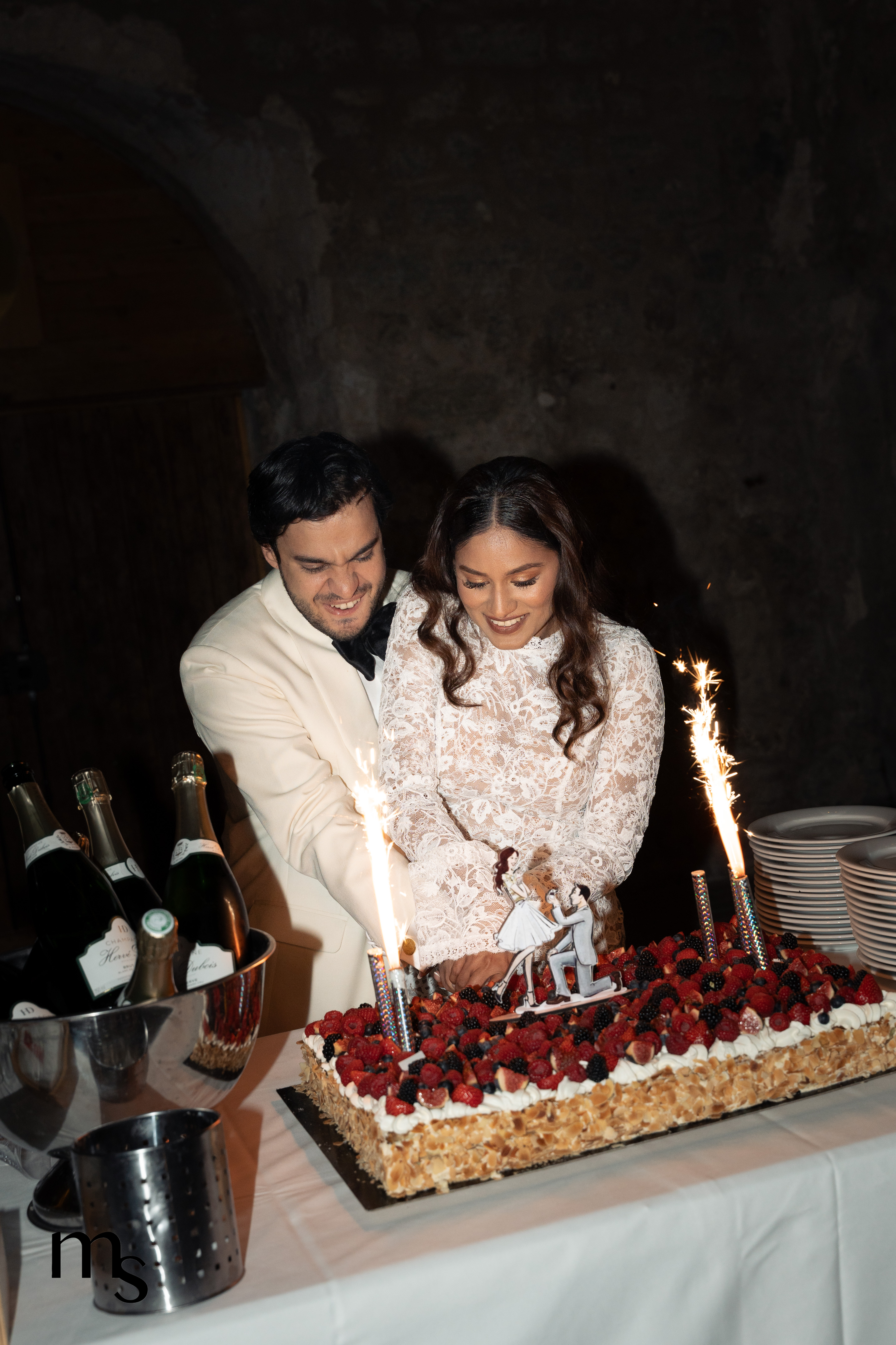 photographie du gateau de mariage au couvent notre dame des prés, provence