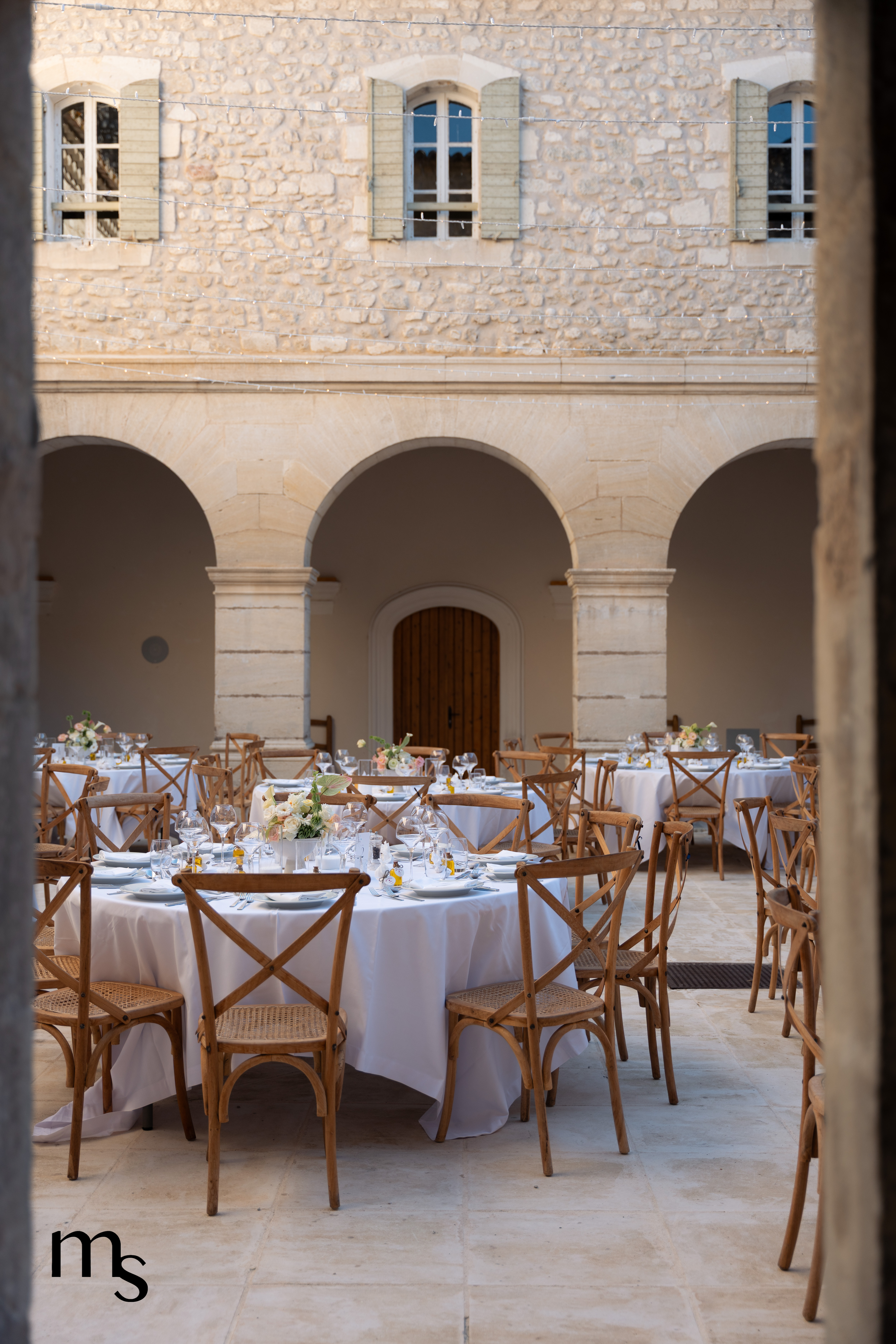 mariage haut de gamme au couvent notre dame des prés, décoration de table