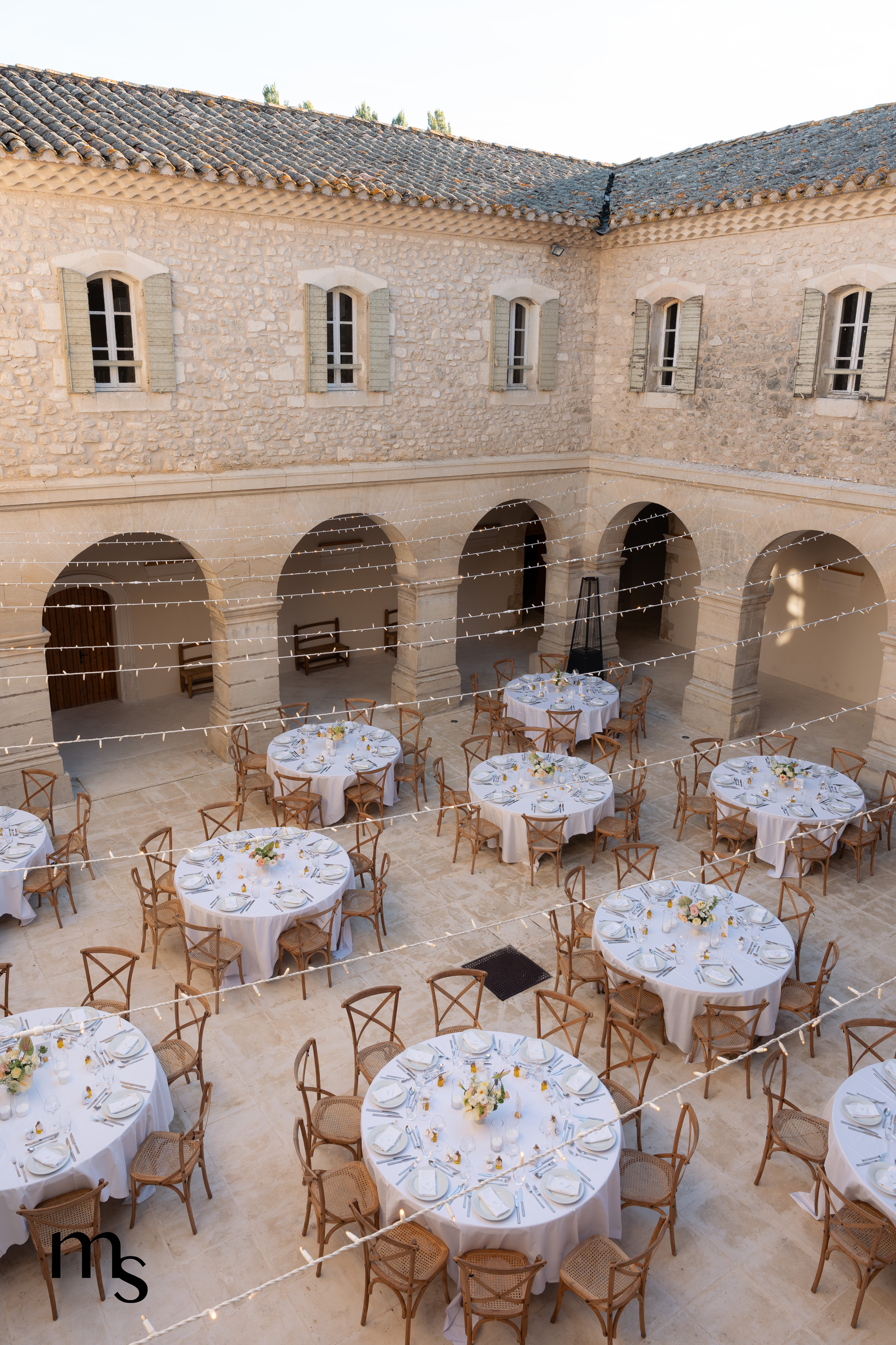 mariage haut de gamme au couvent notre dame des prés, décoration de table